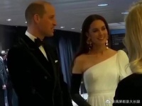 41岁凯特美出新高度，一袭白色露肩礼服好惊艳，跟威廉疯狂秀恩爱