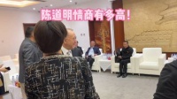 陈道明华表奖后台与各个老艺人打招呼……