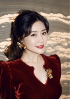 陆毅的前任，迷恋王志文，嫁给徐明后继承130亿遗产，如今47岁的她真是活得越来越年轻了