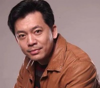 他错过巩俐，娶初恋为妻，结婚30年恩爱如初，网友：这就是最好的爱情