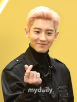 EXO粉丝要求CHEN朴灿烈退队 不满二人私生活丑闻