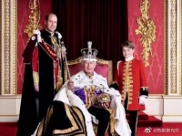 英皇室首次发布查理三世国王和继承人威廉王子以及乔治王子的合影