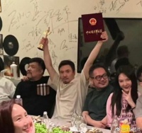 沈腾华表奖获奖后聚餐，瘦身状态特别好，这次合照帅气了许多！