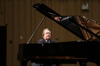 钢琴大师布赫宾德时隔四年重返星城 再战贝式奏鸣曲