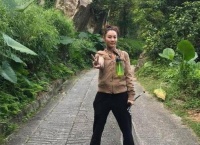 张柏芝：素颜登山，颜值暴跌！女神不再是当年的女神！