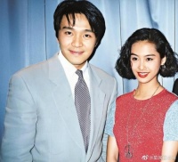 1995年，朱茵突袭男友周星驰住处，居然发现房间还有其她女人……