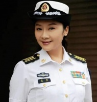 前夫娶影后为妻，而她单身抚养孩子，如今54岁事业攀新高峰