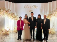 李嘉诚专用医生为儿子办婚礼，名人云集场面热闹，朱玲玲唐装抢镜