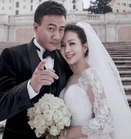 卢芳：她低调嫁著名演员胡军为妻24年，生下一儿一女，相爱就是一辈子，好幸福