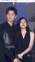 陈晓陈妍希出席活动亮相，两人合体秀恩爱……