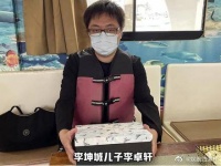 李坤城儿子控诉林靖恩，海葬不参加，整天在家打电动和摔东西……