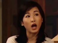 香港知名女星皮肤白皙少女味足，爱秀丰满身材，恋爱多年不结婚