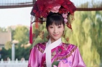 “安陵容”陶昕然寻5年前飞机邻座男士，曾劝她不要做全职妈妈