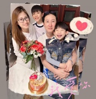 洪天明周家蔚撇下儿子飞内地工作 夫妻俩十指紧扣走路和吃浪漫晚餐