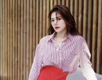 香港知名女星被质疑患病，突然瘦成纸片人，上围缩水明显变平板胸