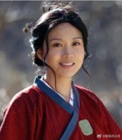 刚离婚的闫妮去买房，售楼小姐看她衣着普通，就随便一指:这套不错，400平，才1200万，买吗？