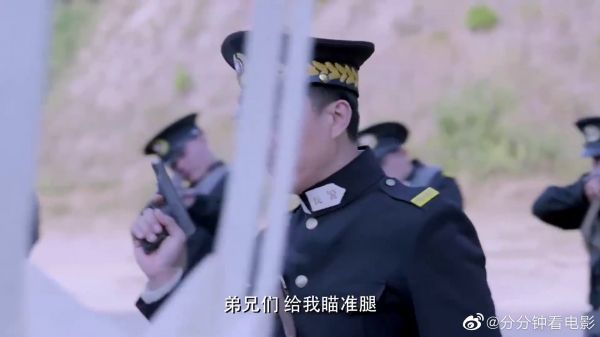 100警察拦下丧葬队伍，大嫂一个手势，所有警察腿软了