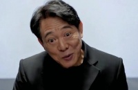 60岁李连杰暴瘦满脸皱纹，网友担忧健康再现危机