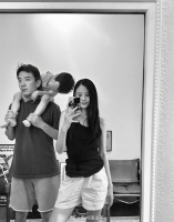 李光洁晒一家三口照片，一家三口也太温馨了吧，氛围感直接拉满！