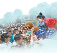 每年进校园演出上百场（艺近人和）