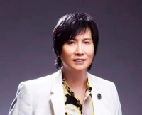 他31岁在春晚因一首歌一炮而红，观众都以为他隐退了，没想到其实已经去世10年