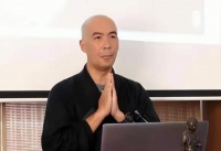 香港知名男星看破红尘出家多年，罕见出镜显沧桑，网友差点不敢认