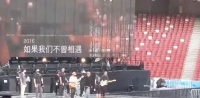 王源现身五月天鸟巢彩排 合唱如果我们不曾相遇