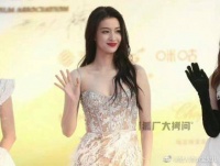 金鸡红毯的王楚然，身材好绝！