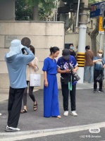网友上海偶遇阿雅街拍，曾经大S仙女团里最不起眼的她……