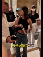 万伊的丁字裤真好看，粉丝很是期待阿宇与大师姐见面……