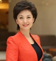 央视主持人海霞，老公原来是大名鼎鼎的他，女儿颜值比妈还高