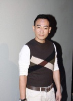 TVB前小生近况曝光！身形挺拔近60岁保养得宜，一度升级做监制