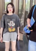 刘惜君出门面无表情，粉丝失望发飙！她的态度成了热议话题