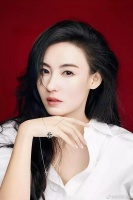 张柏芝三胎儿子正面曝光，长相与前两个儿子有所不同……