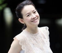 曾志伟父女一起逛平价店，50岁曾宝仪老到认不出，满脸憔悴太显老