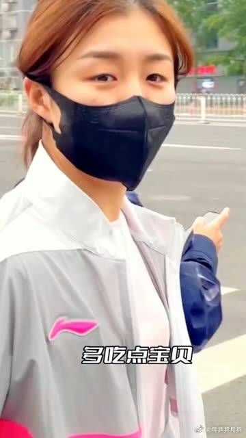 近距离接触陈梦,没有架子! 对外霸气回应!对内平和!