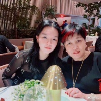 李咏妻子哈文回国，六年未归家中地板开裂，女儿法图麦留美国发展