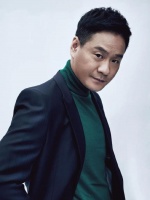 为娶比自己小8岁的女演员，他净身出户，如今前妻红了，他糊了