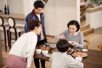 把所有的情绪关在门外，你的家庭就幸福了