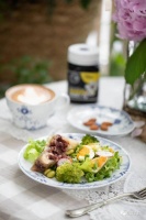 祝你我，有数不尽的钱财和浪漫。