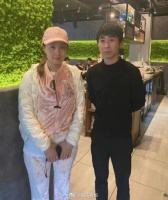 近日，有网友英国偶遇陶虹，照片中她身穿羽绒服头戴棒球帽……