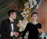 赵本山女儿球球公开婚礼答谢宴高清照，身材苗条，看不出孕相