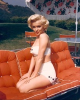 1953年，花园里的梦露。Mischa Pelz