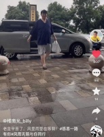 知名港星定居内地，娶东北姑娘秀恩爱，女方年轻穿热裤错认是父女