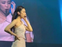 可丢死了人了 俩男的打架被妮看到找工作人员劝架 简直无语