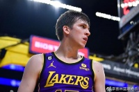 曝湖人新星约会霉霉！里夫斯冲击1亿肥约+收获真爱？喜迎甜蜜之夏