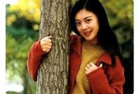 她嫁给英国富豪，和老公AA制生活，49岁又带着儿子回国发展