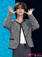 韩国Rapper为演出中途离开吻女友道歉 称自己冒失