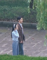 肖战李沁（肖春生佟晓梅）牵手散步路透来了！