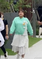 41岁贾玲近照曝光，素颜出镜瘦了一大圈，传她为新戏将减肥100斤